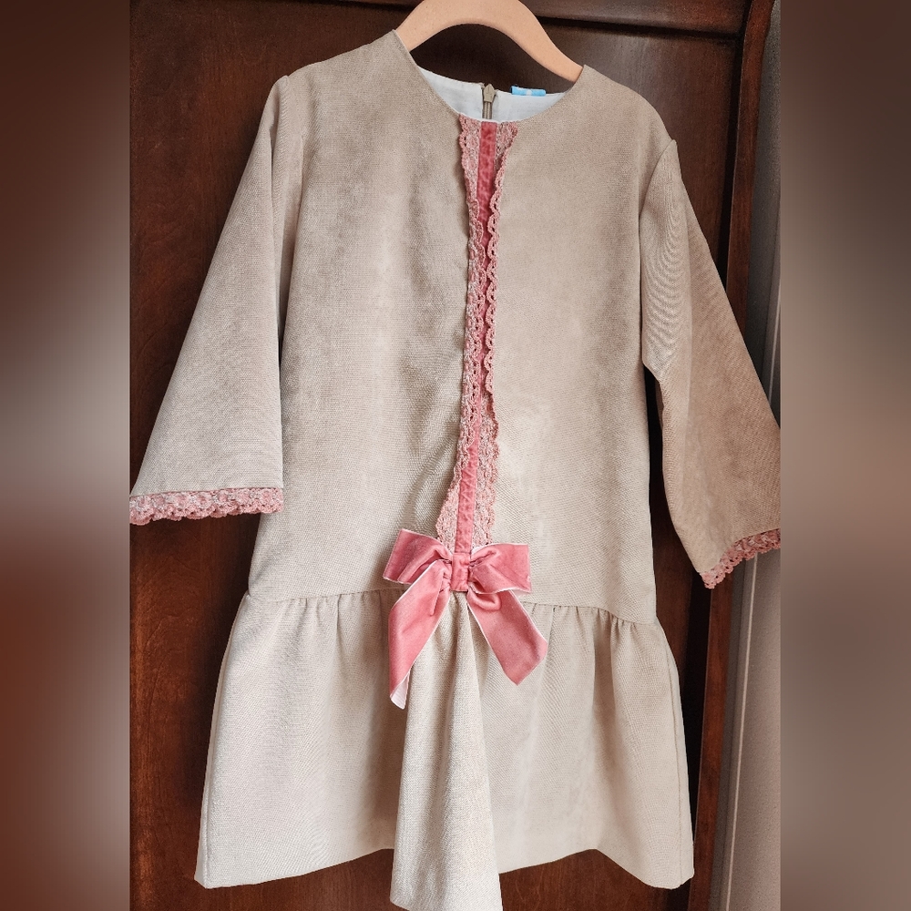 Girls SARDON dress. Size 6. Beige with dusty rose details.